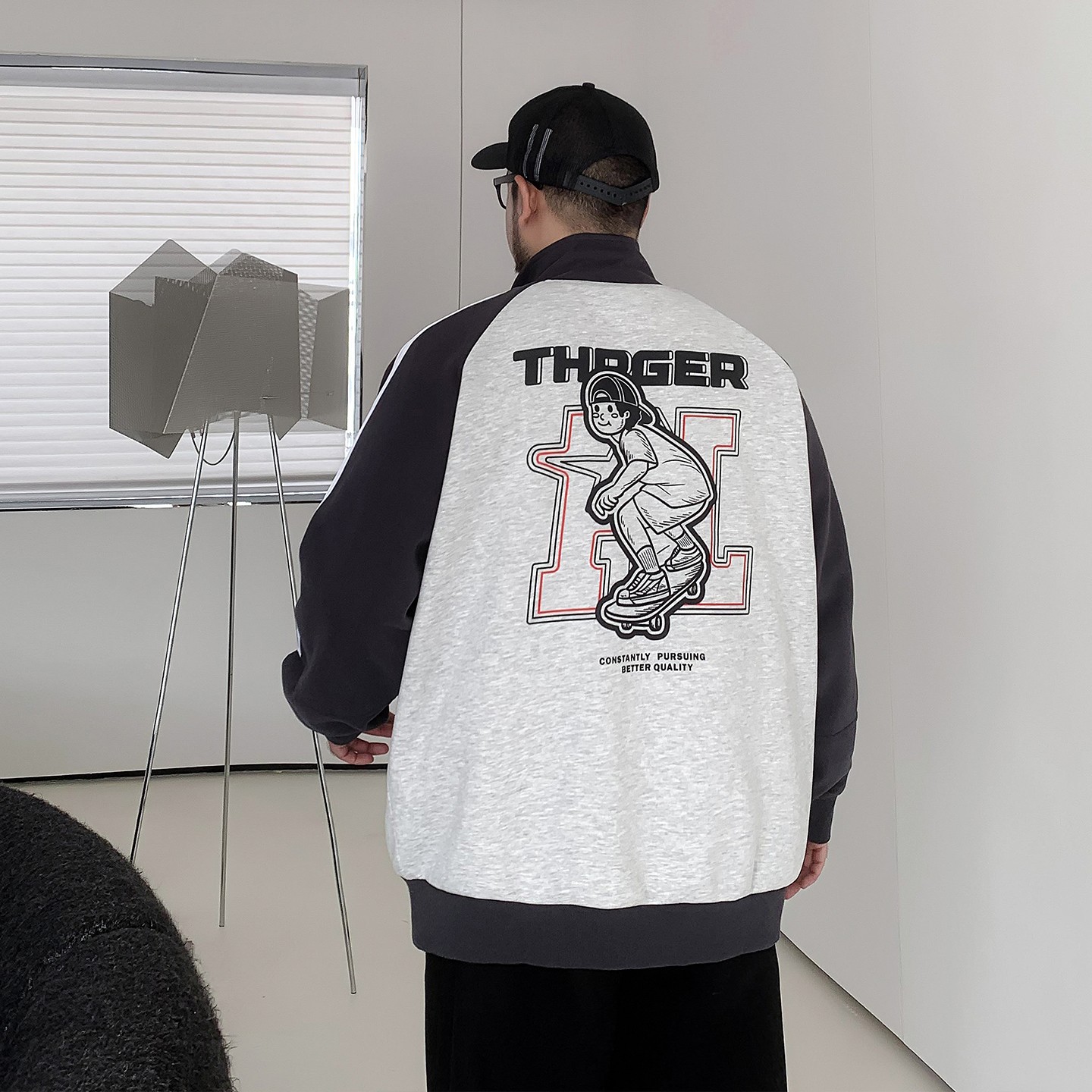 潮牌大码男装秋冬季宽松休闲加肥加大卡通撞色立领插肩袖开衫卫衣