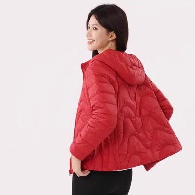 2025秋冬新款轻薄羽绒服女士短款连帽超轻薄轻便保暖大码薄款外套