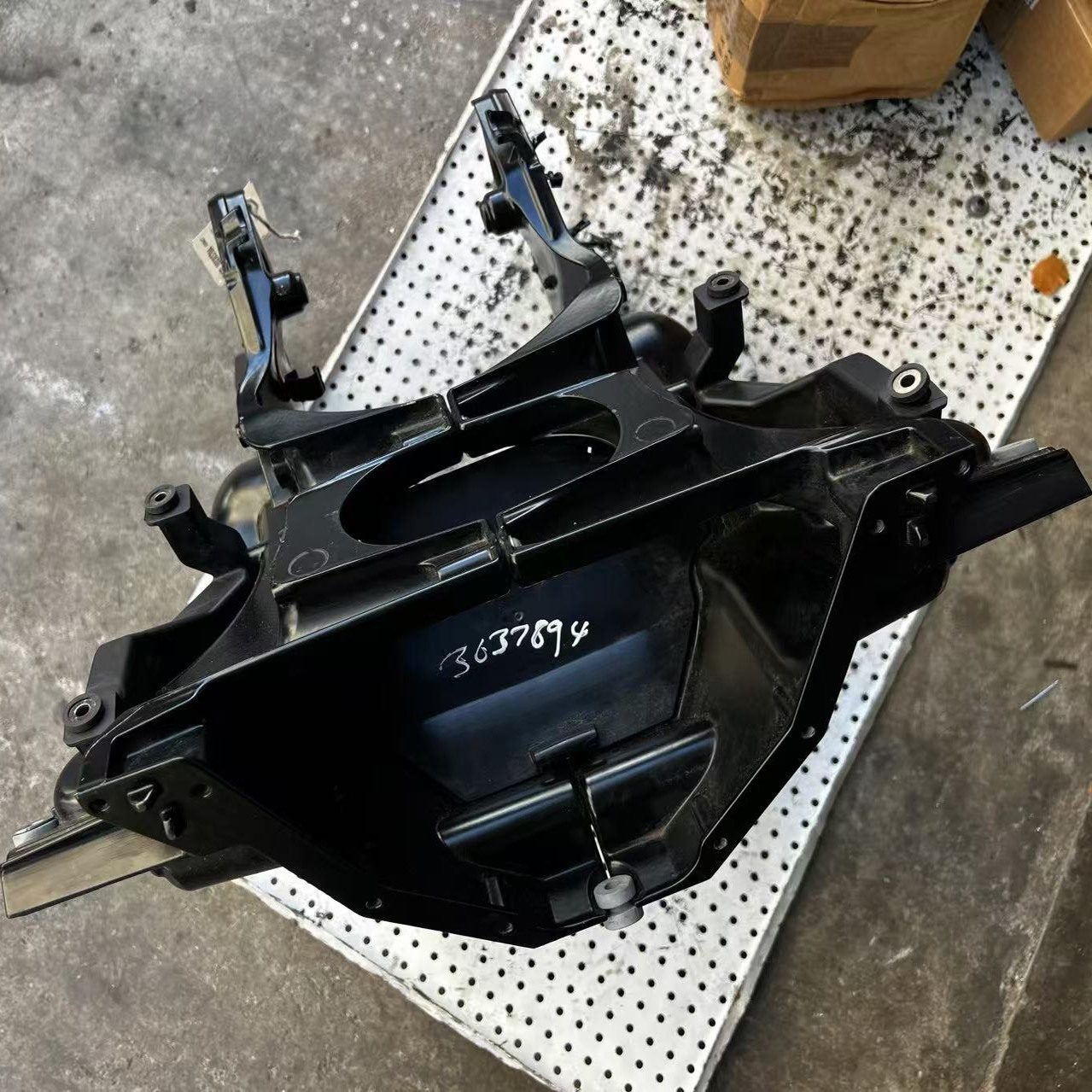 宝马2022年K1600系列LED 大灯用大灯支架，二手拆车