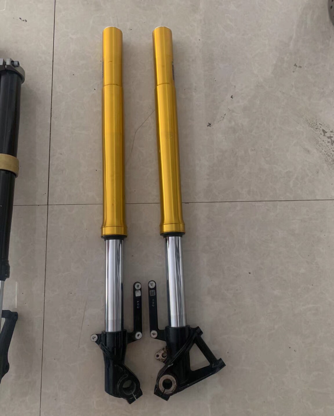 宝马310gs 310r 前减震原装拆车。无伤无变形。成色如图