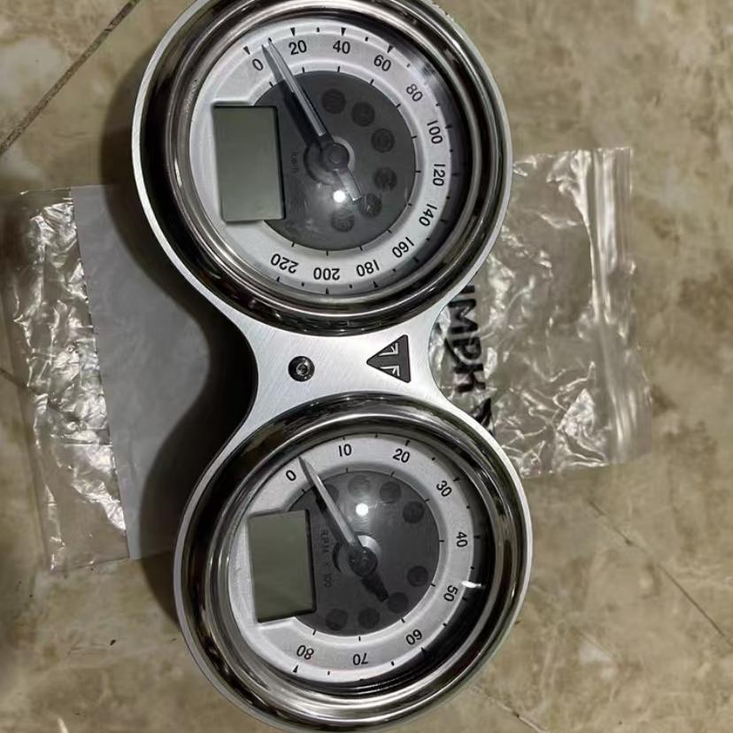 凯旋萨克斯顿thruxton1200