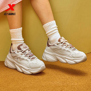 特步女鞋休闲老爹鞋2025冬季新款加绒保暖棉鞋运动鞋975418370016