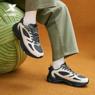 特步休闲鞋男鞋2025冬季新款厚底增高保暖老爹运动鞋975419320016