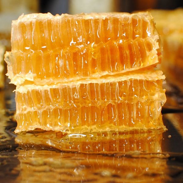 巢蜜蜂蜜天然农家自产蜂巢蜜老蜂巢蜂窝野生土蜂蜜百花老巢蜜