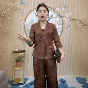 高端中老年妈妈夏季新款V领真丝时尚套装西服阔太太阔腿裤两件套
