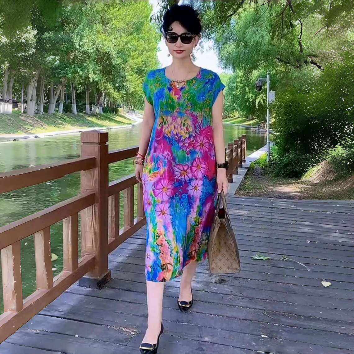 高端夏季短袖时尚天丝连衣裙气质妈妈减龄宽松大码碎花遮肉长裙子