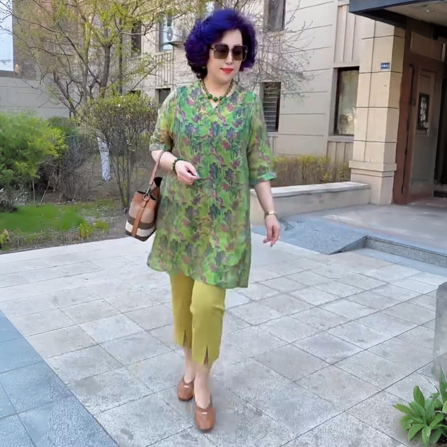 高端气质夏季短袖洋气妈妈装宽松遮肚子中长款薄款大版衫天丝上衣