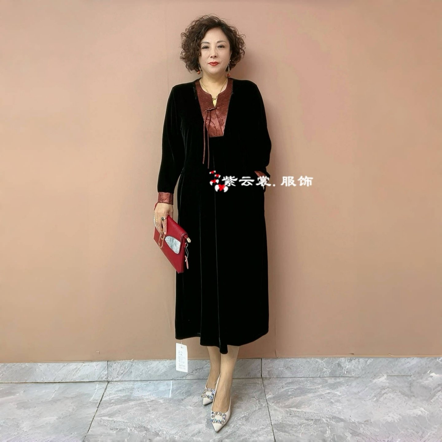 中老年V领拼色连衣裙女秋季妈妈新中式国风金丝绒宽松遮肉旗袍裙