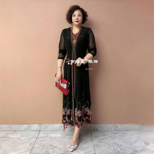 春夏新款薄款南韩丝中年妈妈刺绣花大码长款防晒外披风衣洋气外套