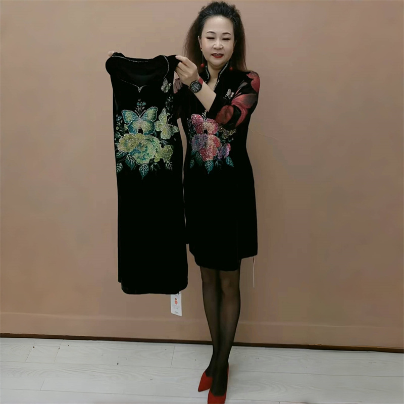 高端阔太太秋冬小个子镶钻旗袍中年妈妈时尚丝绒宽松中长款连衣裙