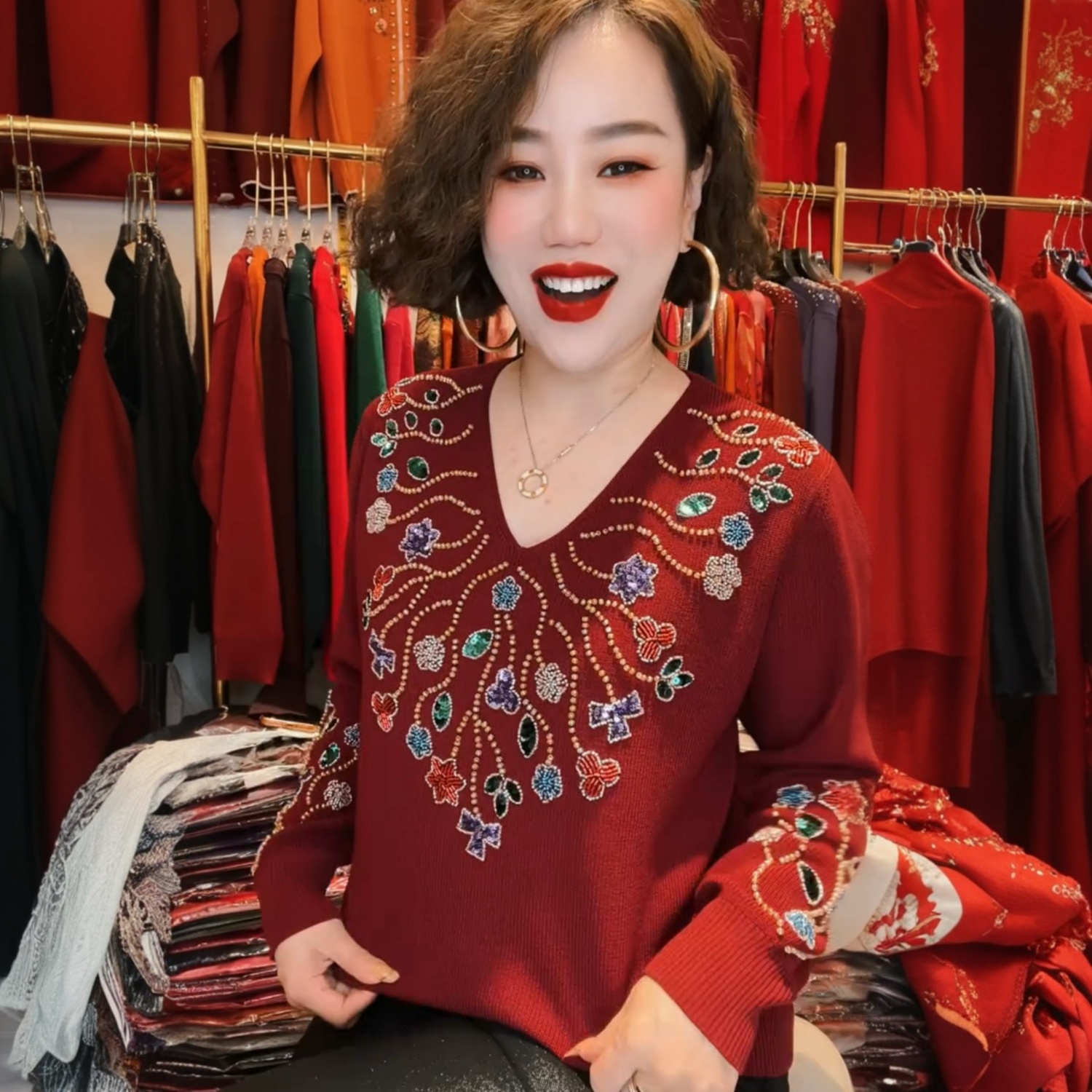 重工绣花V领针织焦麻衫长袖洋气中年妈妈弹力大码毛衣打底衫上衣