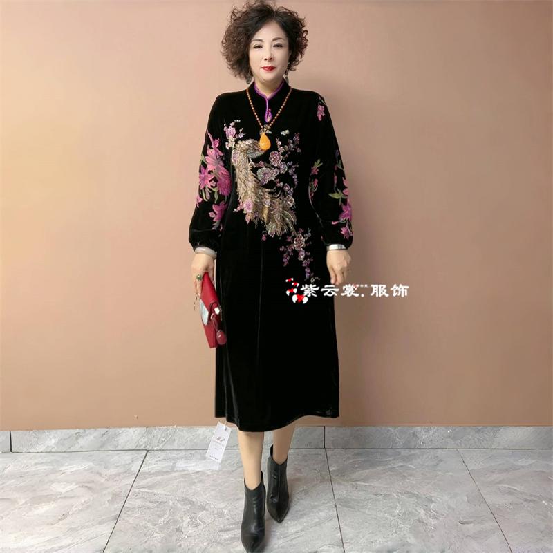 阔太太时尚丝绒高级感镶钻连衣裙秋冬遮肚子显瘦妈妈洋气打底长裙