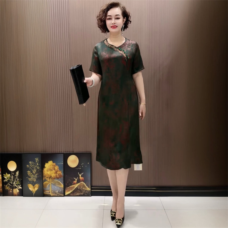 阔太太高端短袖新中式中老年妈妈连衣裙时尚气质真丝过膝旗袍长裙