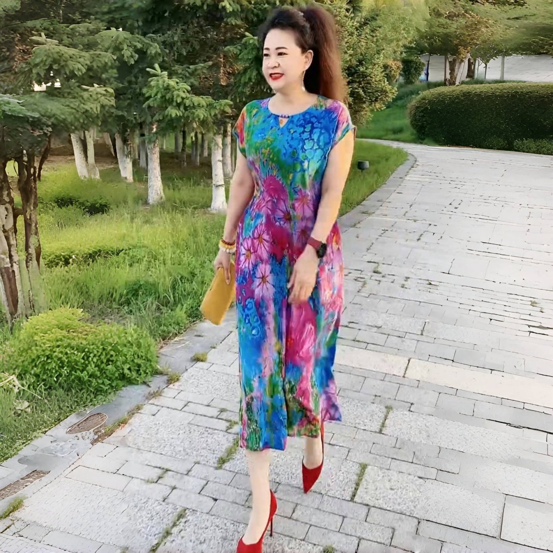 阔太太高端夏季短袖时尚连衣裙气质中年妈妈减龄宽松大码花色长裙
