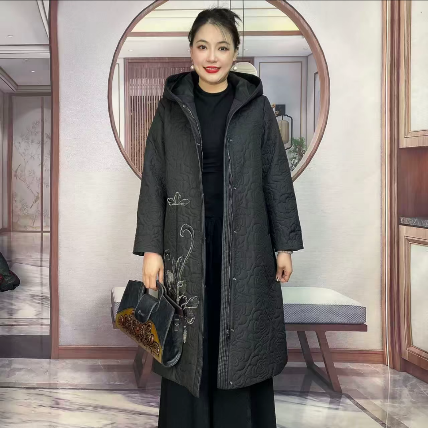 高端冬季长袖中式棉服绣花洋气长款连帽宽松大码加厚保暖风衣外套