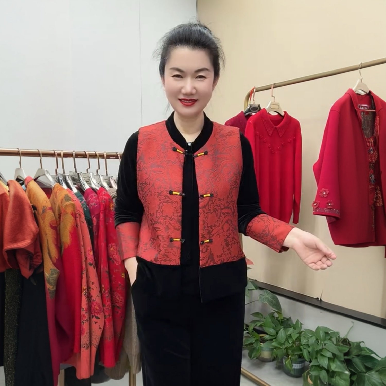 新中式国风盘扣马甲套装春装丝绒拼接显瘦两件套高端年货时尚马夹