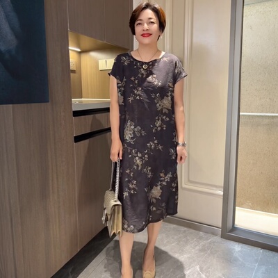 夏季新款中老年妈妈短袖气质印花连衣裙时尚宽松大版遮肉冰棉长裙