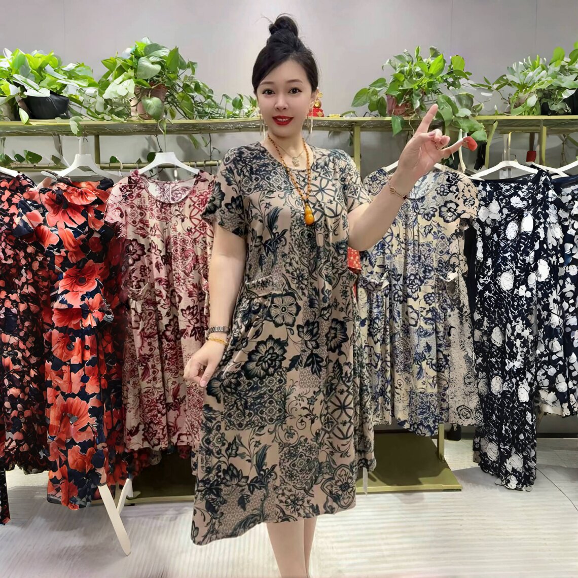 阔太太高端中年妈妈夏装洋气大码中长款遮肚子碎花短袖洋气连衣裙
