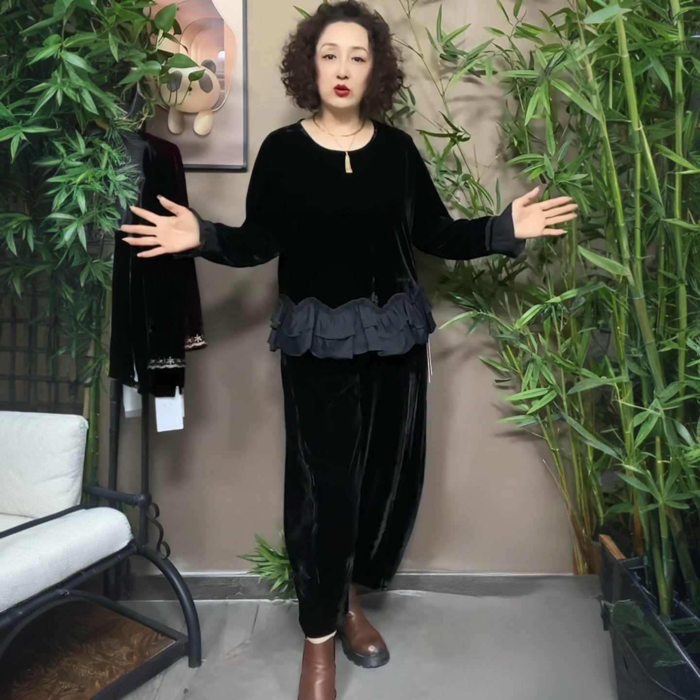 秋冬新款中老年丝绒烧花大码宽松遮肉妈妈弹力上洋气衣阔腿裤套装