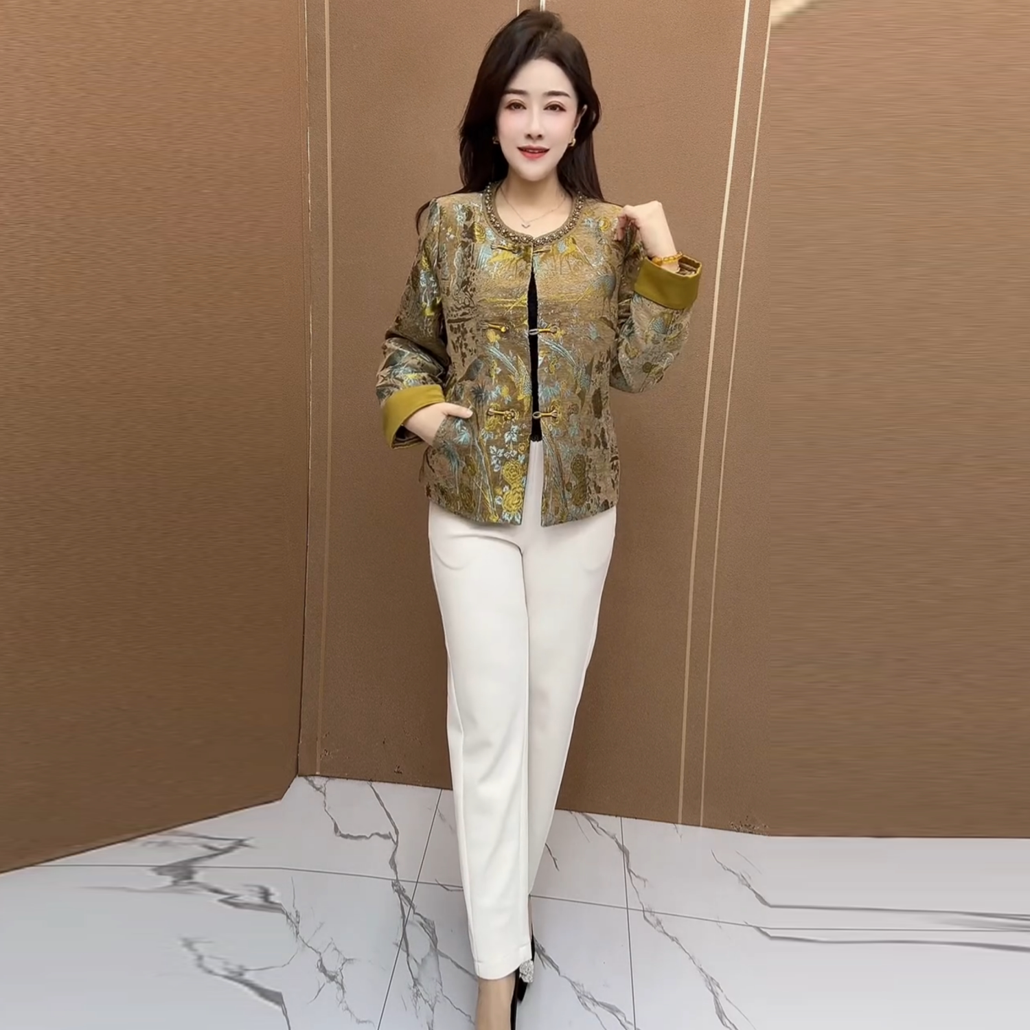 春季重工外套女士气质短款新款宽松时尚百搭休闲年轻妈妈圆领开衫