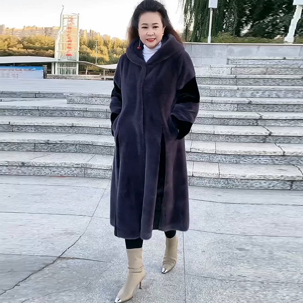 冬季新款中老年妈妈长款水貂绒皮毛一体加厚保暖连帽风衣女士外套