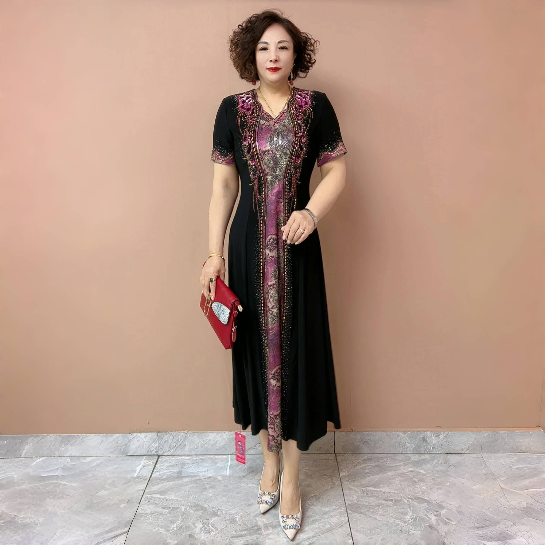专柜同款气质典雅夏季短袖中年妈妈绣花连衣裙南韩丝弹力收腰长裙