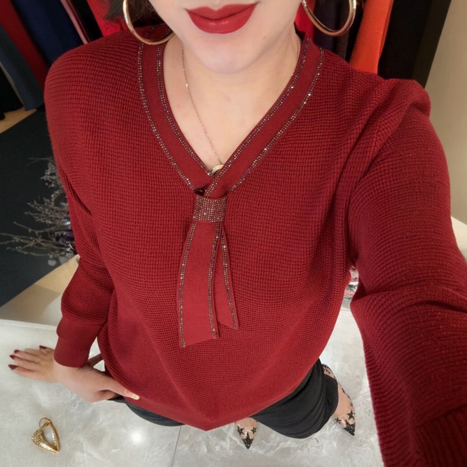 年轻妈妈装烫钻V领飘带套头针织秋季新款洋气打底小衫中老年上衣