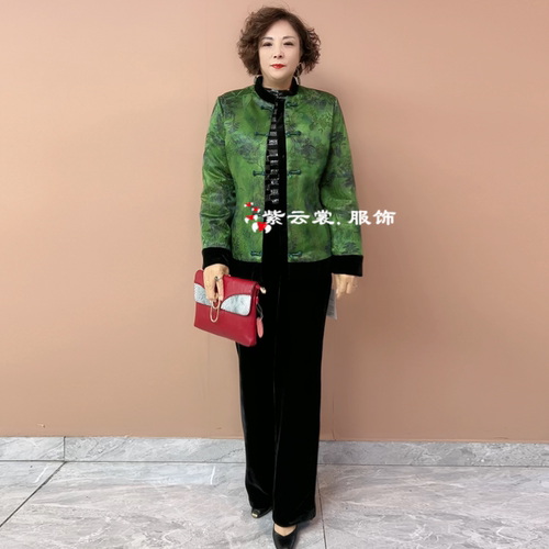 高端阔太太冬季妈妈丝绒短款棉服中老年加厚保暖唐装棉衣大码外套