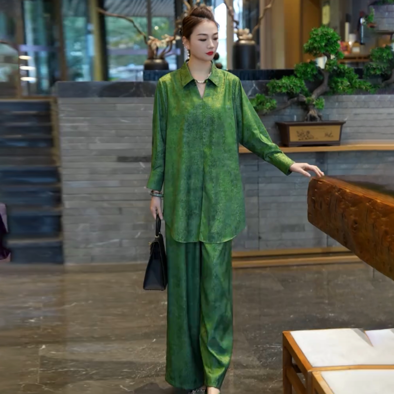 高端春夏宽松大码200斤醋酸提花中长款衬衫气质时尚两件套妈妈装