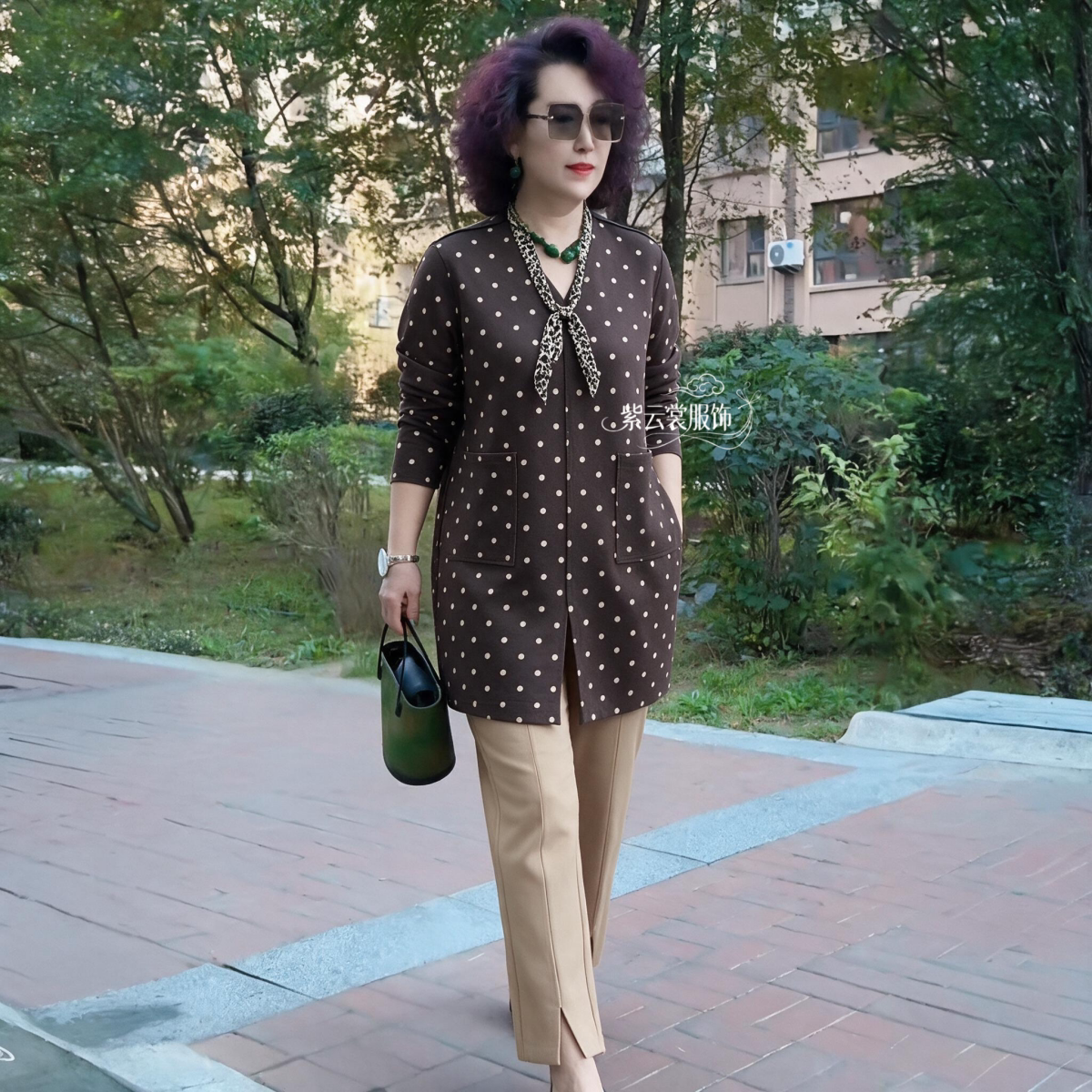 高端春秋洋气妈妈宽松遮肚子中长款波点V领大版衫遮肉显瘦两件套