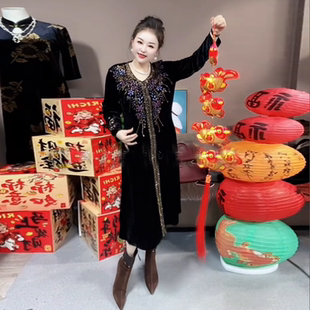 高端时尚气质中年妈妈金丝绒连衣裙春秋重工镶钻长款过膝大码长裙