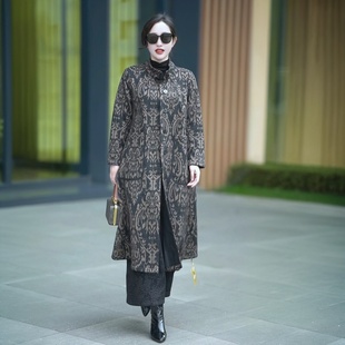 高端贵夫人风衣秋冬加绒加厚高品质提花长款显瘦气质大衣妈妈外套