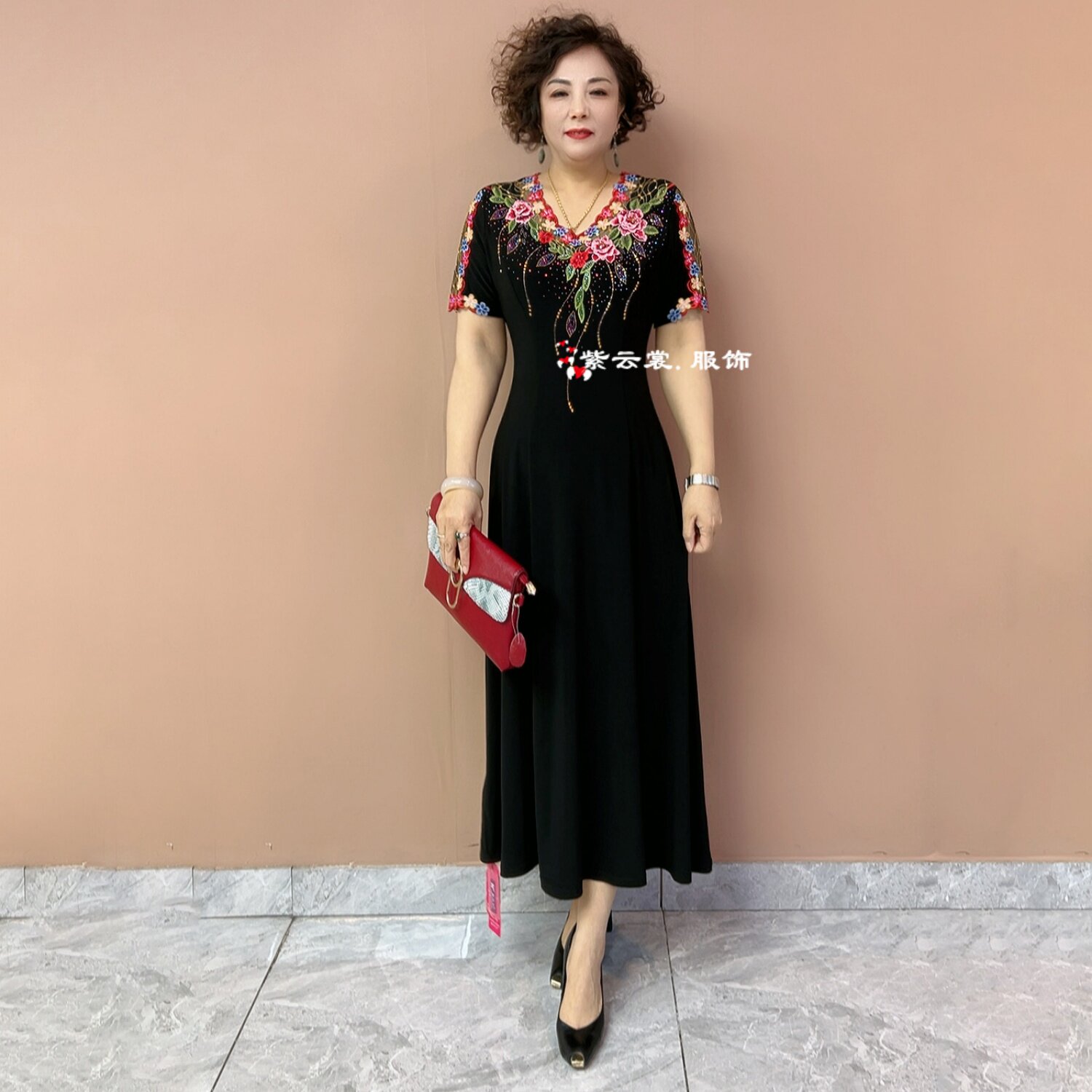 高端中年妈妈夏季短袖时尚南韩丝长裙镶钻绣花收腰显瘦过膝连衣裙