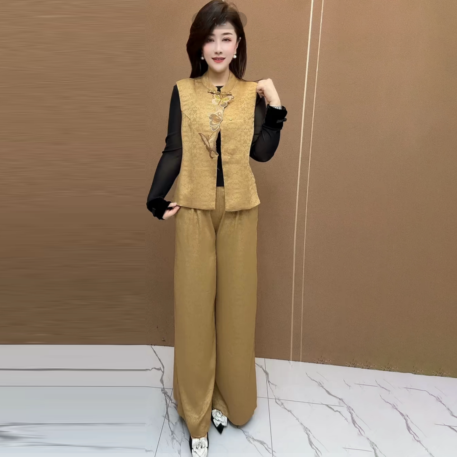 国风新款缎面绣花马甲中老年妈妈春夏中式坎肩无袖马夹阔腿裤套装