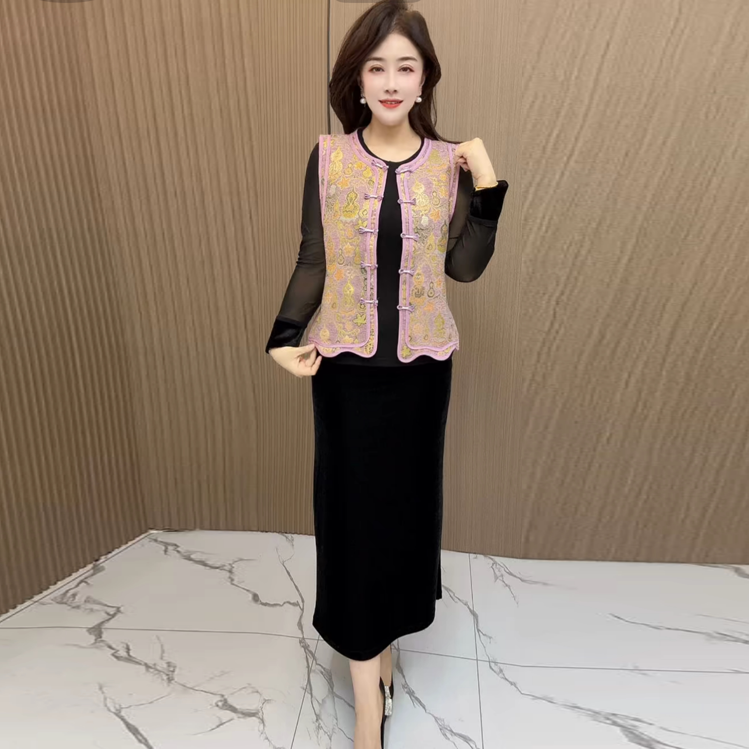 高端新款妈妈春季圆领缎面马甲外套时尚洋气提花宽松遮肉显瘦马夹