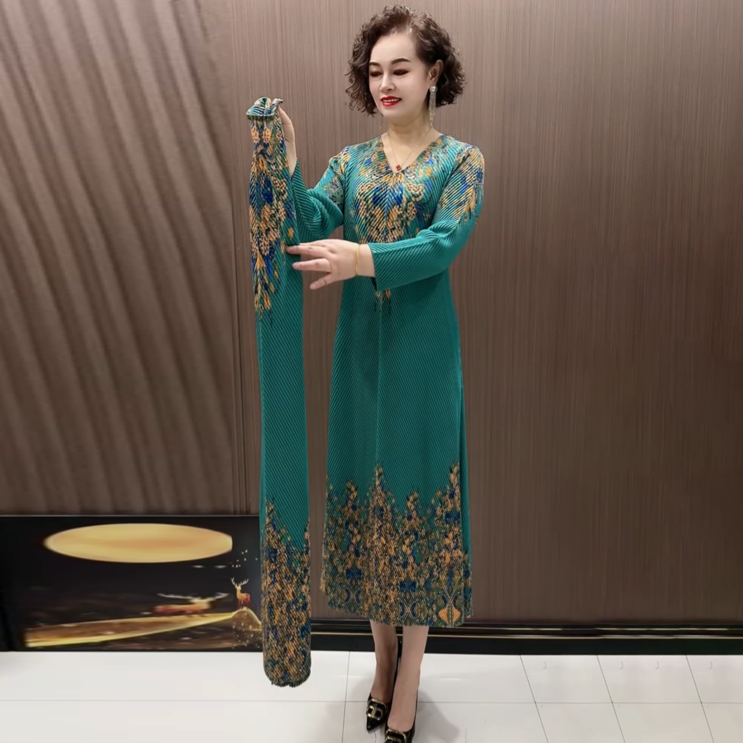 高端褶皱时尚春装新款长袖气质大码宽松妈妈装洋气弹力大码连衣裙