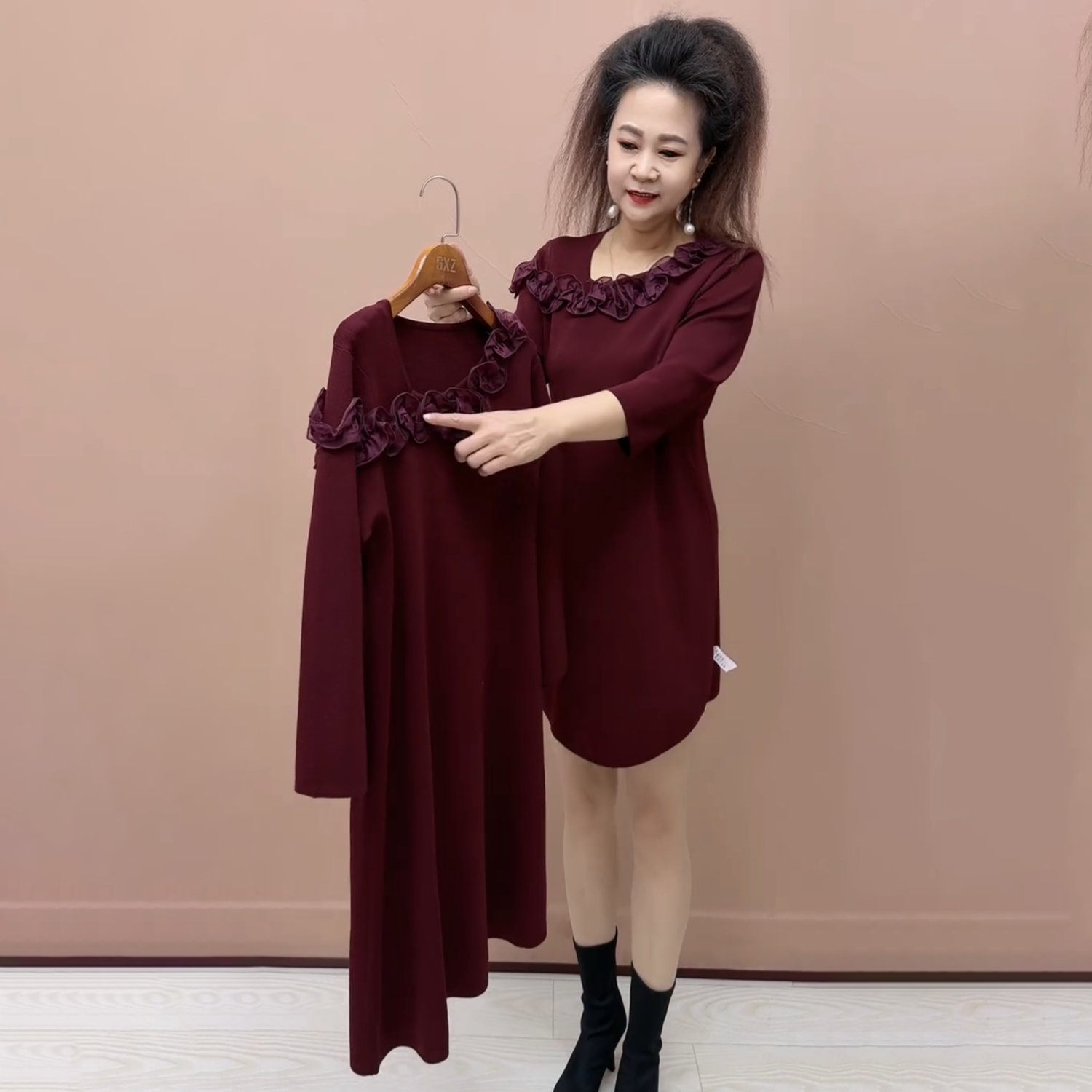 早春新款时尚针织立体花大版衫宽松年轻妈妈弹力中长款打底毛衣裙