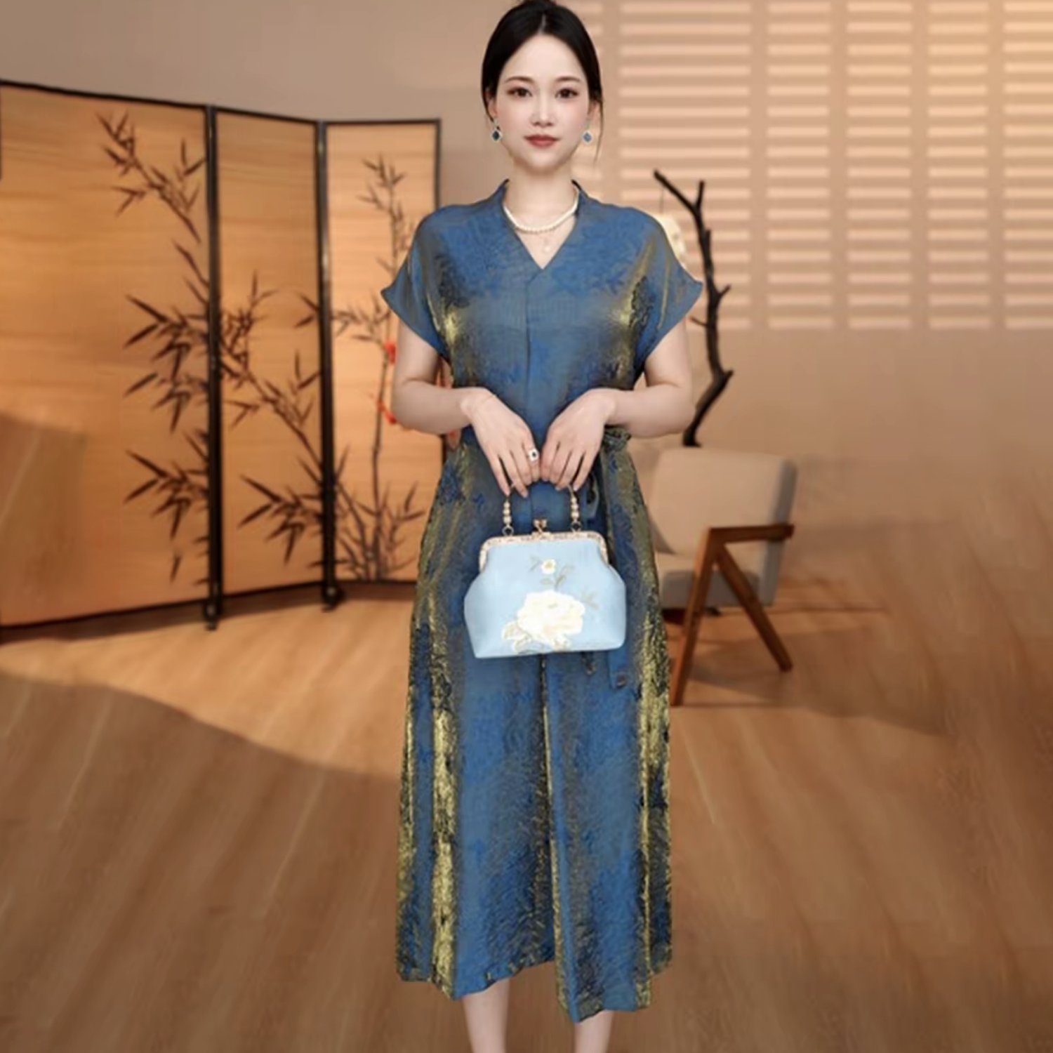 高端夏季中老年妈妈装时尚连衣裙宽松遮肉大码浮光锦过膝大码长裙