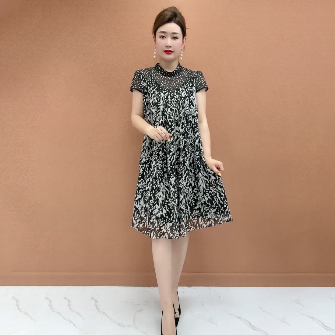 高端夏季立领短袖碎花女装连衣裙宽松遮肉显瘦小个子妈妈装中长裙