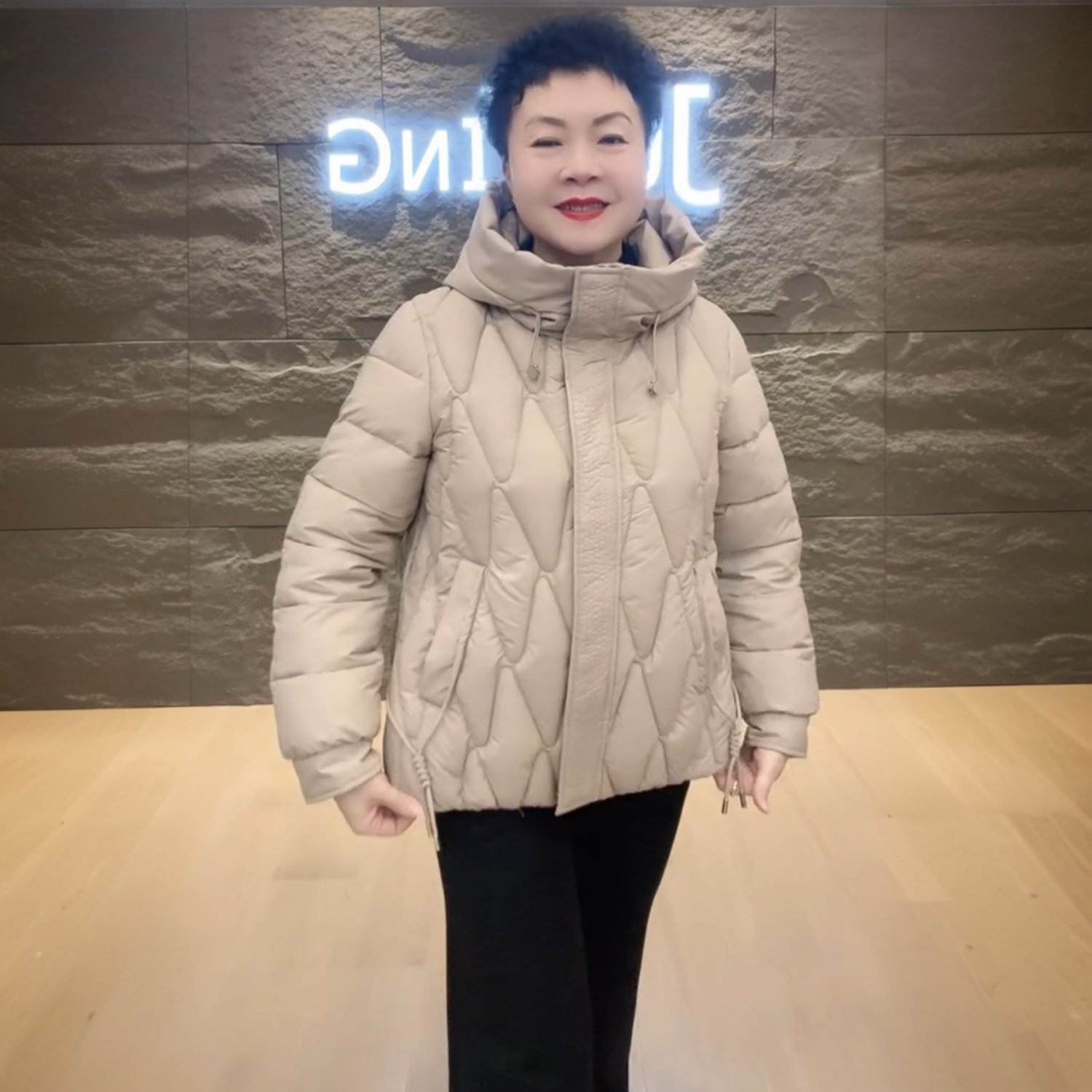 时尚妈妈装短款休闲羽绒棉服冬季保暖连帽宽松百搭加厚面包服外套