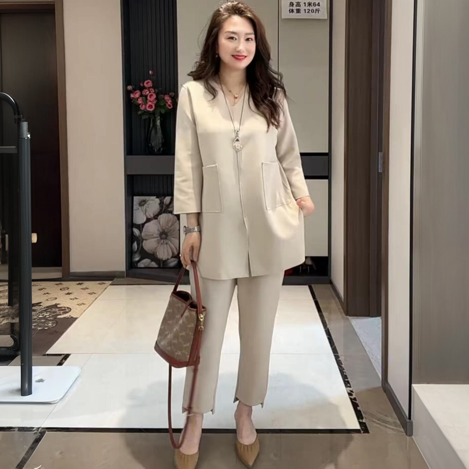 时尚洋气高端秋装妈妈宽松遮肚子中长款大版衫空气棉纯色两件套装