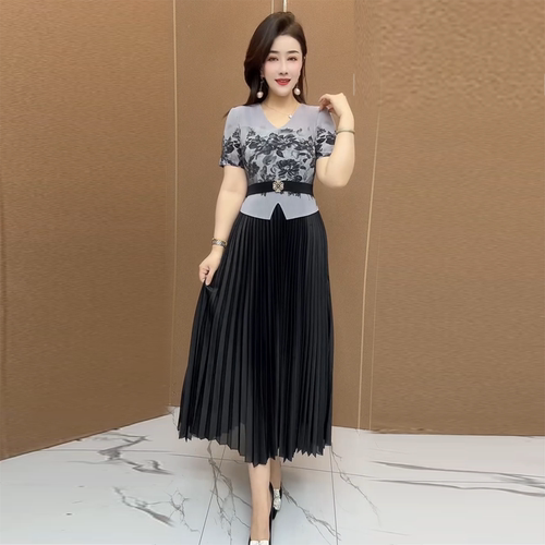 气质妈妈高端褶皱V领假两件连衣裙夏季收腰显瘦弹力短袖百褶长裙