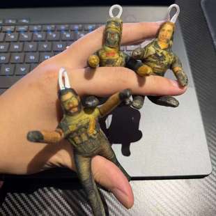 三角洲行动乳鼠干蜂医抽象可摆造型内置铁丝骨架威龙乌鲁鲁挂件