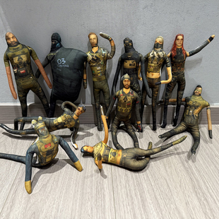 三角洲行动老鼠干无白边内置铁丝骨架随意凹造型抽象玩偶公仔