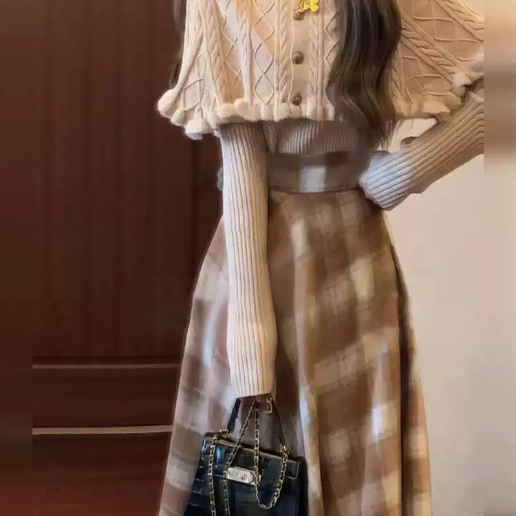 法式千金风斗篷毛衣连衣裙子女秋冬2026新款高级感小个子香风套装