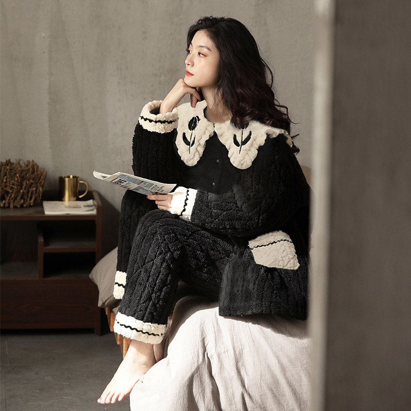 珊瑚绒睡衣女冬季三层夹棉加厚2025年新款保暖家居服黑色特厚套装