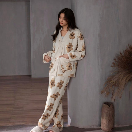 珊瑚绒睡衣女秋冬季加厚加绒可外穿冬天卡通可爱小熊家居服女套装