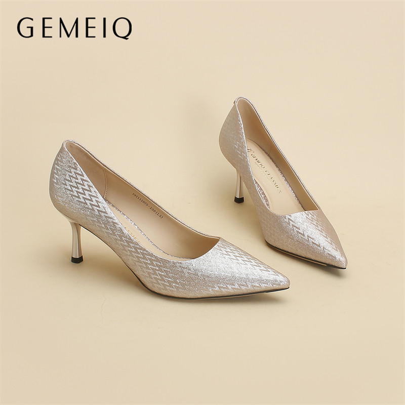戈美其2026春季银色尖头高跟鞋新款性感细跟浅口单鞋职业工作鞋女