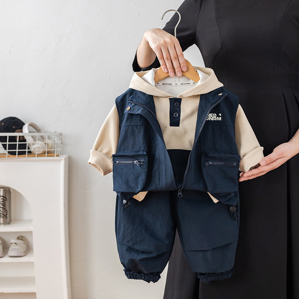 男童春秋套装2026新款休闲马甲卫衣三件套宝宝酷帅工装潮1-3-5岁