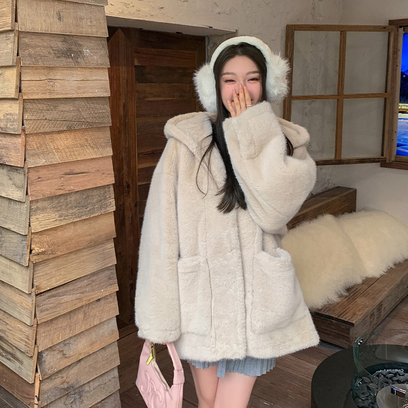 皮草外套女2024冬季皮毛一体仿貂白色大口袋连帽毛毛大衣年轻款